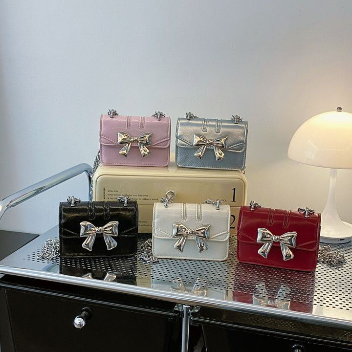Damen Mini-Handtasche mit schimmerndem Schleifenverschluss Nord Taschen