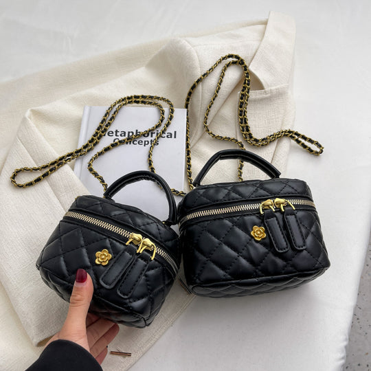 Damen Mini-Tasche im eleganten Steppdesign mit goldenen Akzenten | Nord Taschen