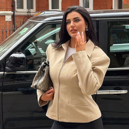 Damen Taillierte Kurzjacke aus veganem Lederimitat mit Hemdkragen und verdecktem Reißverschluss Nord Taschen