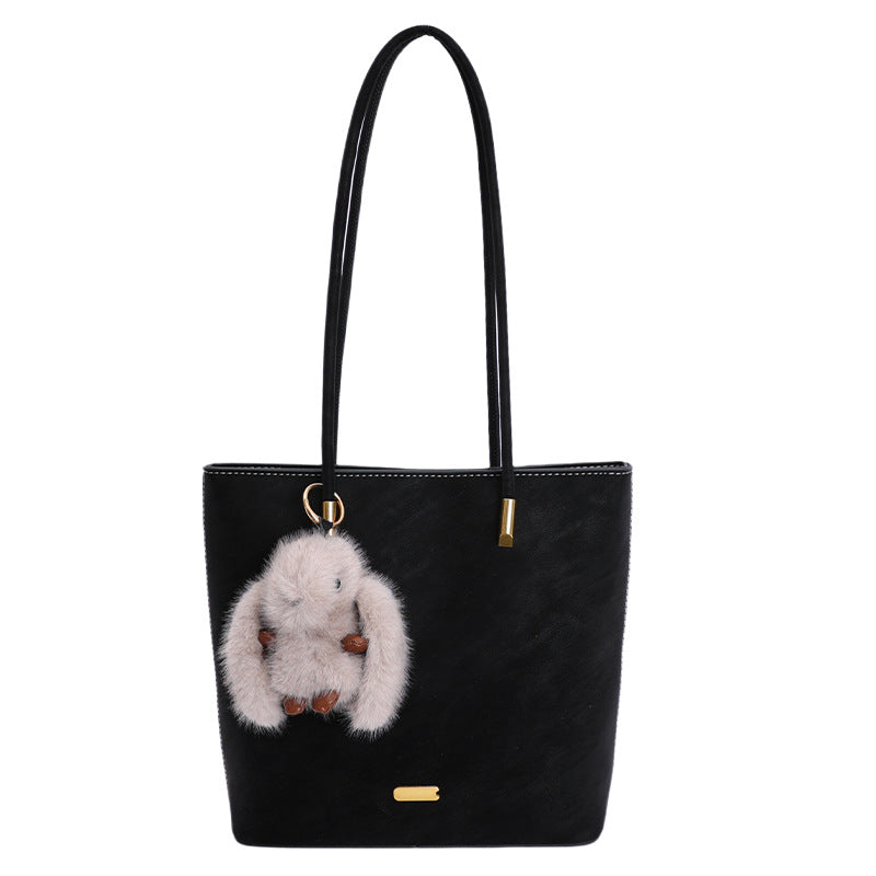 Damen Shopper-Tasche mit weichem Kunstleder und charmantem Plüschanhänger Nord Taschen
