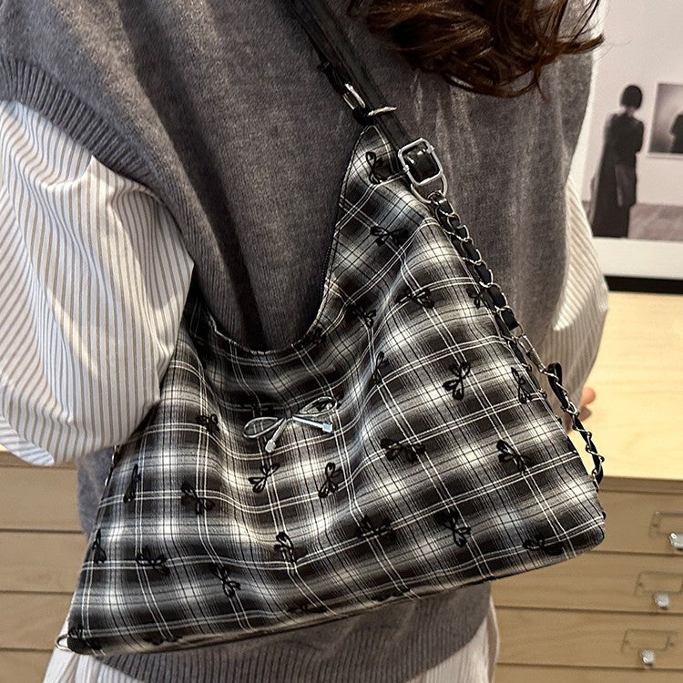 Damen Umhängetasche im verspielten Karo-Design Nord Taschen
