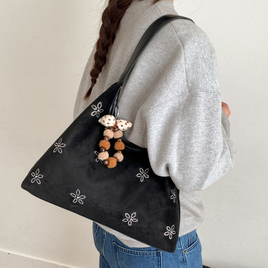 Damen Hobo-Tasche aus weichem Kunstleder mit zarten Applikationen Nord Taschen