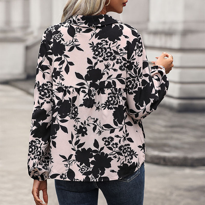 Damen Fließende Viskose-Bluse mit floralem Print, Krawattenkragen und geraffter Passe Nord Taschen