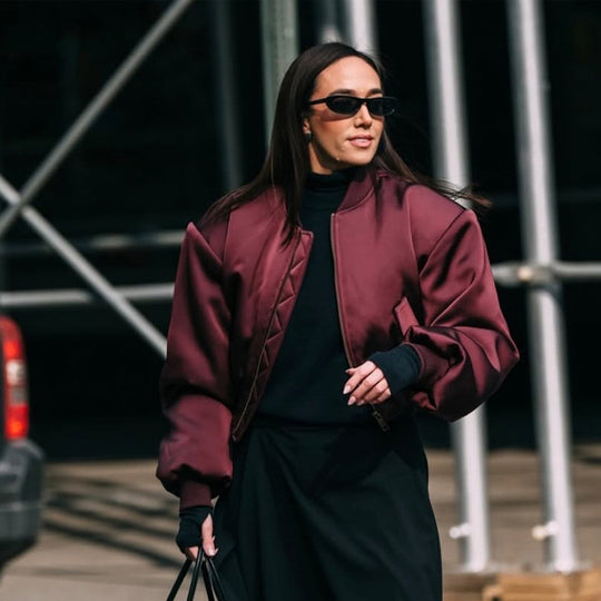 Damen Kurzer Satin‑Bomber mit kastiger Silhouette, Pattentaschen und elastischem Bündchen Nord Taschen