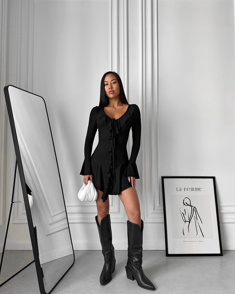 Damen Figurbetontes Rüschen‑Minikleid mit V‑Ausschnitt, Bindeband und Glockenärmeln Nord Taschen