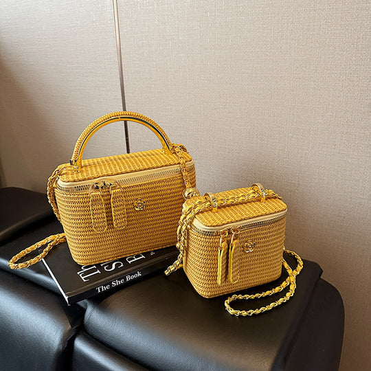 Damen modische Handtasche im strukturierten Design mit goldenen Akzenten Nord Taschen