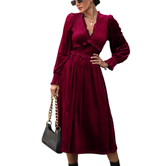 Damen Samt-Midikleid mit gerafftem Smock-Oberteil, V‑Ausschnitt und Rüschen Nord Taschen