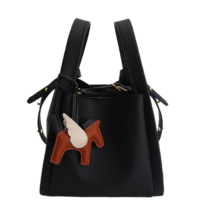 Damen stylische Bauchtasche mit liebevoll gestaltetem Anhänger Nord Taschen