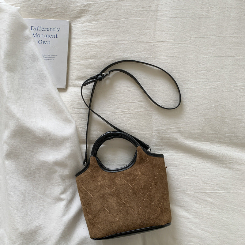 Damen elegante Handtasche mit hochwertigen Wildleder- und Lederakzenten Nord Taschen