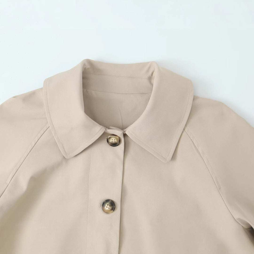 Damen Kurz geschnittene Boxy-Jacke mit weitem Hemdkragen und durchgehender Knopfleiste Nord Taschen
