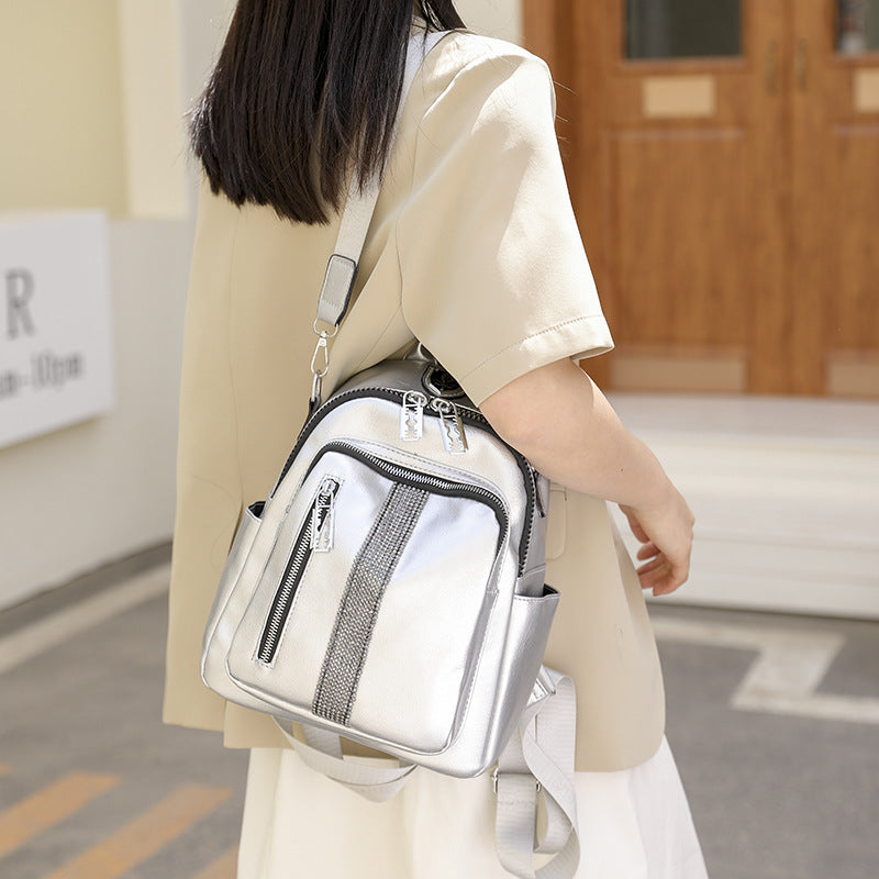Damen Mini-Rucksack mit stylischen Reißverschlusstaschen und dekorativem Anhänger Nord Taschen