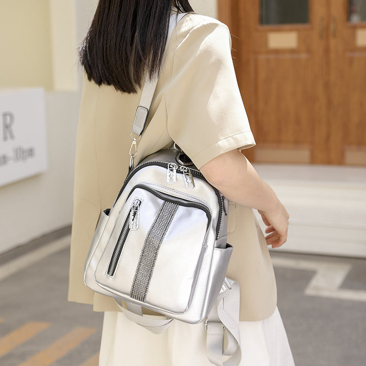 Damen Mini-Rucksack mit stylischen Reißverschlusstaschen und dekorativem Anhänger Nord Taschen