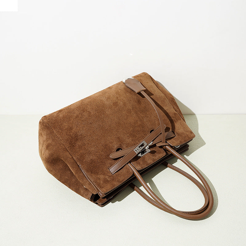 Damen großzügige Wildleder-Handtasche mit innovativem Verschluss Nord Taschen
