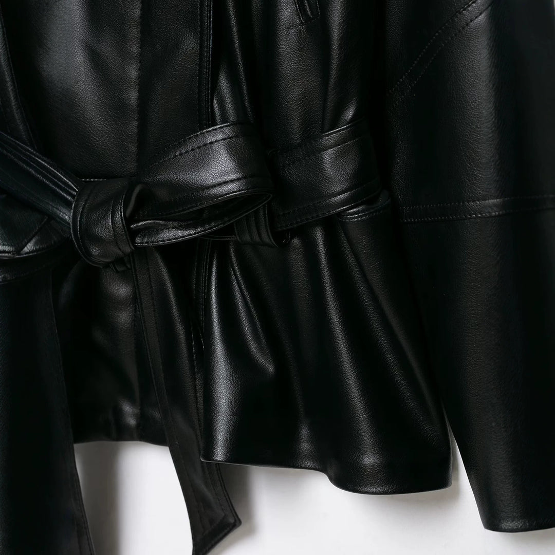 Damen Taillierter Kunstleder-Blazer mit Bindegürtel und Schalkragen Nord Taschen