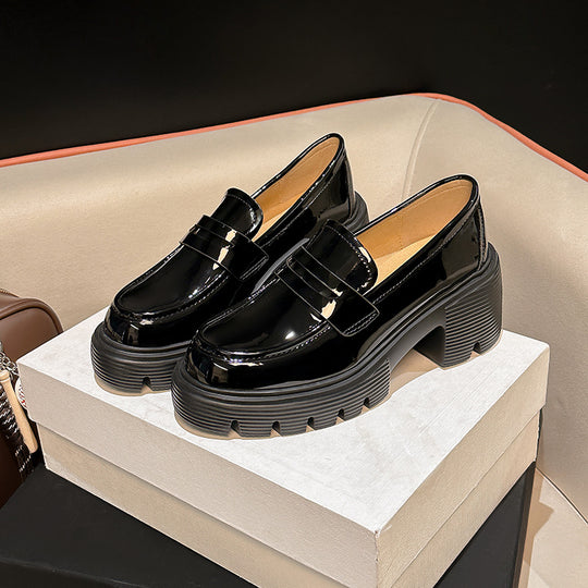 Damen Chunky‑Pennyloafer in Lackoptik mit gezahnter Lug‑Sohle und gepolstertem Komfortfutter Nord Taschen
