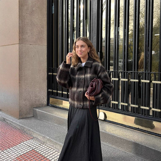Damen Kurzjacke im karierten Kunstfell-Boxycut mit Schalkragen Nord Taschen