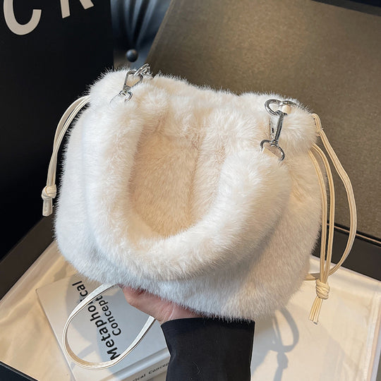 Damen Plüschhängetasche mit elegantem Design Nord Taschen
