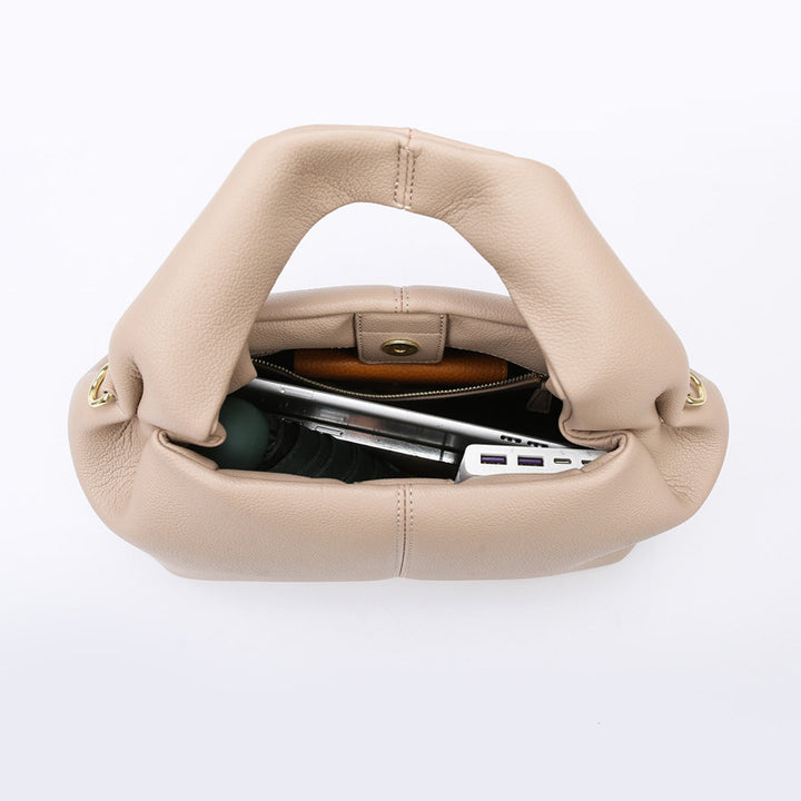 Damen Hobo-Tasche aus hochwertigem Kunstleder mit eleganter Kettenapplikation Nord Taschen