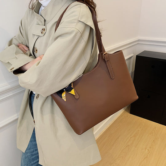 Damen elegante Schultertasche mit modischem Schalakzent Nord Taschen