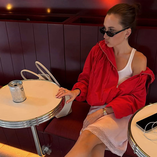Damen Leichte Nylon-Haori-Kapuzenjacke mit Rüschenkragen, Tunnelzug und Ballonärmeln Nord Taschen
