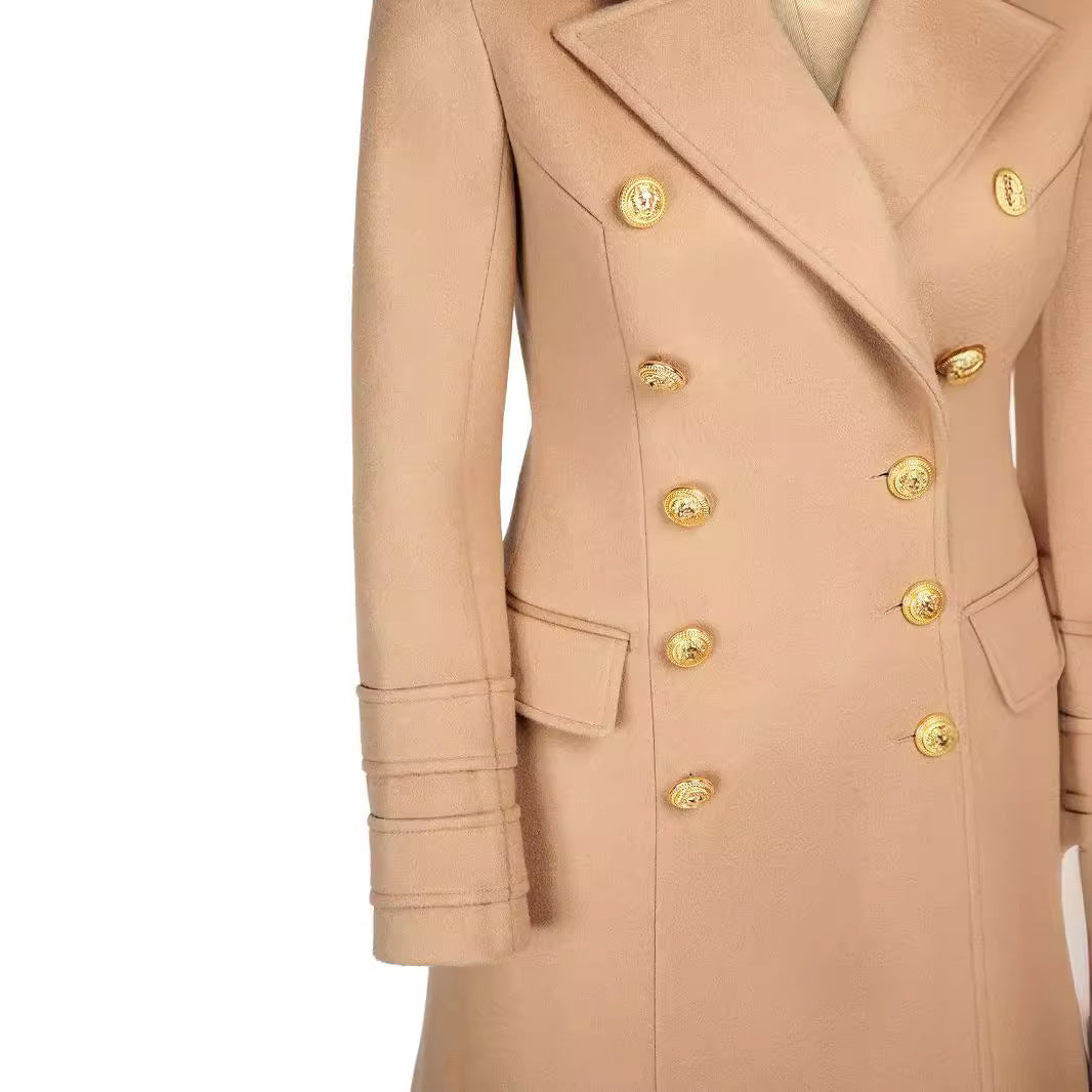 Damen Kurzmantel im Blazerkleid‑Stil mit strukturierter Taillierung und goldenen Zierknöpfen Nord Taschen