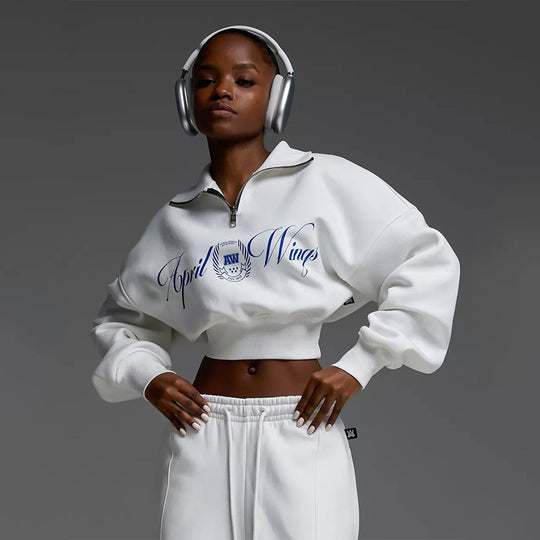 Damen gekürztes Halfzip-Sweatshirt mit Collegestickerei und weit geschnittene High‑Waist Lounge-Jogginghose Nord Taschen
