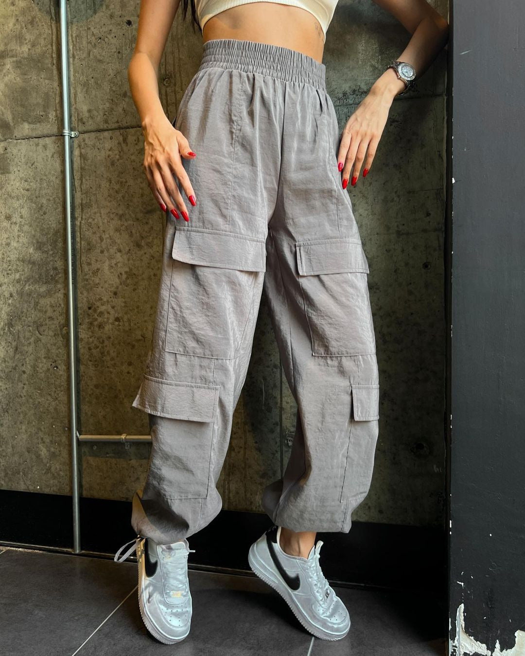 Damen Cargo-Haremshose mit hoher elastischer Taille und aufgesetzten Klappentaschen Nord Taschen
