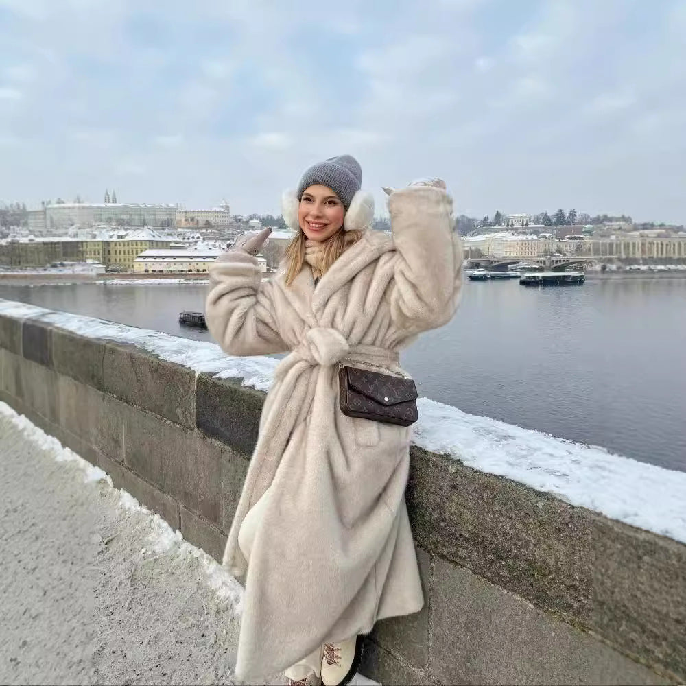 Damen Langer Teddy-Kunstfellmantel mit Bindegürtel und Oversize-Silhouette Nord Taschen