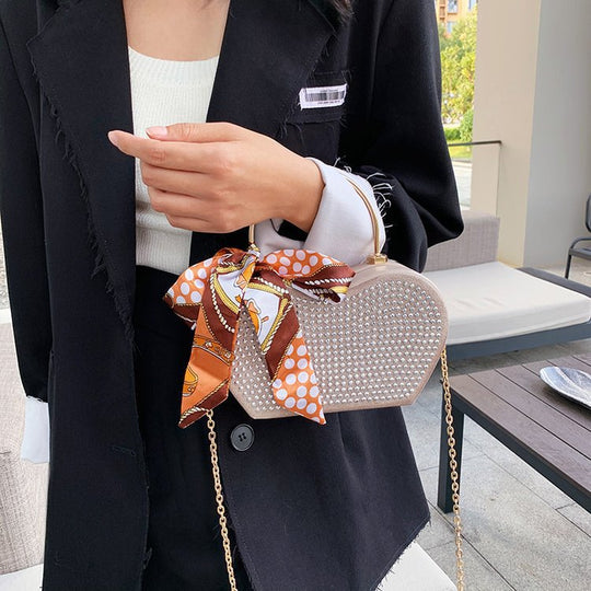 Damen Handtasche mit funkelnden Strasssteinen und modischem Schal | Nord Taschen