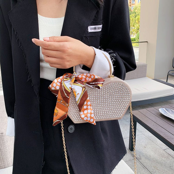 Damen Handtasche mit funkelnden Strasssteinen und modischem Schal | Nord Taschen