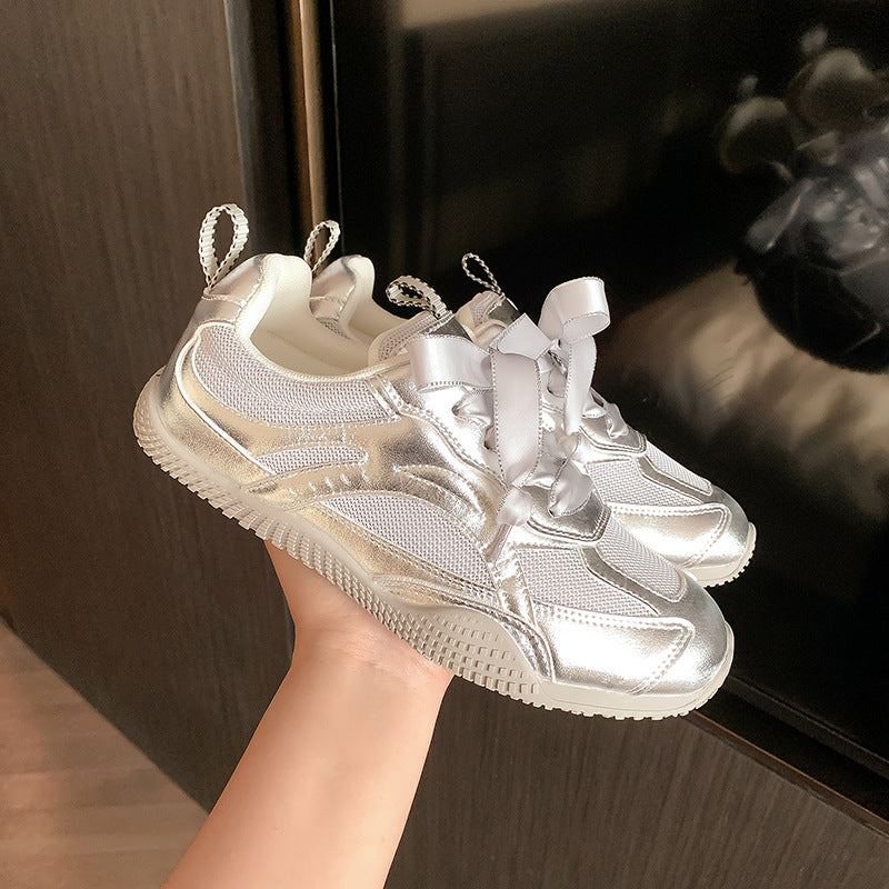 Damen Fashion-Sneaker mit dekorativer Schleifen-Schnürung und Perlenanhänger Nord Taschen