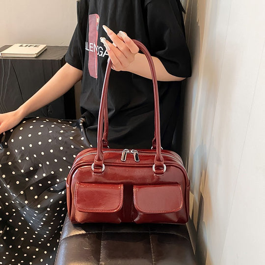 Damenhandtasche mit praktischen aufgesetzten Taschen Nord Taschen
