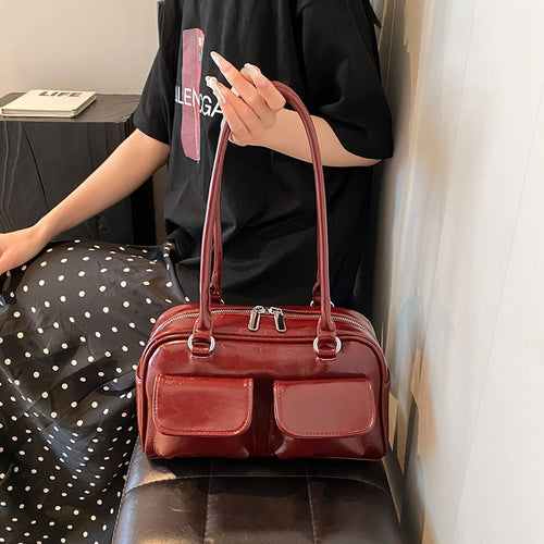 Damenhandtasche mit praktischen aufgesetzten Taschen Nord Taschen
