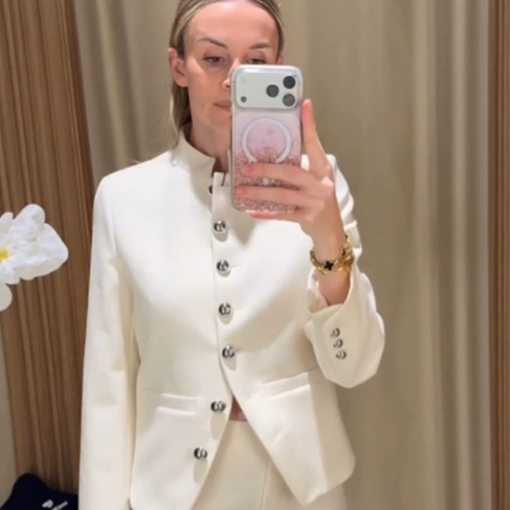 Damen Taillierter Blazer mit Stehkragen und silbernen Schmuckknöpfen Nord Taschen