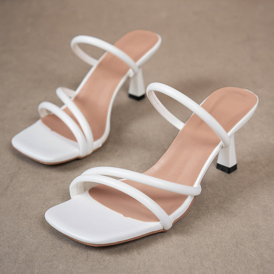 Damen nan minimalistische Sandalette mit drei schmalen Riemen, quadratischer Zehenform und femininem Trichterabsatz