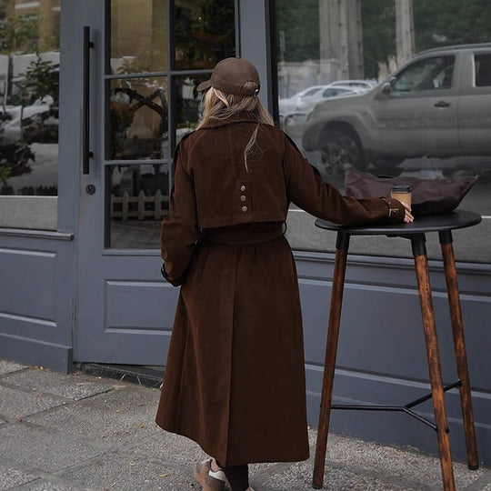 Damen Maxilanger Trenchcoat aus Veloursoptik mit doppelreihiger Knopfleiste und oversized Schnitt Nord Taschen