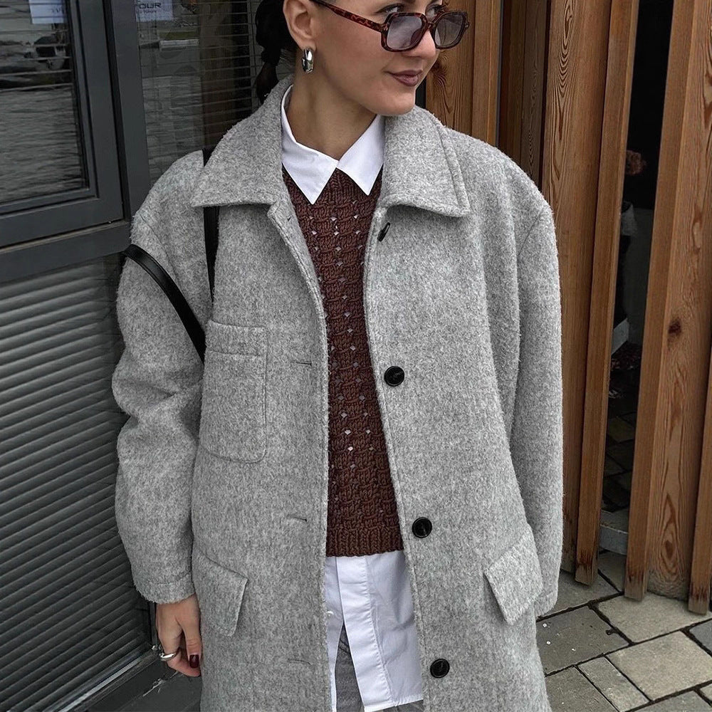 Damen Wollmix-Mantel im Boxy-Style mit Hemdkragen, aufgesetzten Pattentaschen und Knopfverschluss Nord Taschen