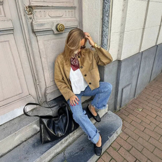 Damen Kurze Velourslederjacke im Clean-Cut mit aufgesetzten Taschen Nord Taschen