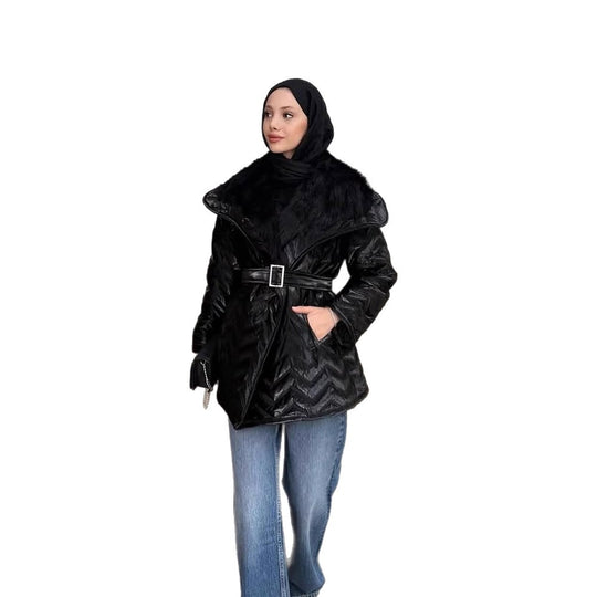 Damen Glänzende Steppjacke mit Taillengürtel und voluminösem Kunstfellkragen Nord Taschen
