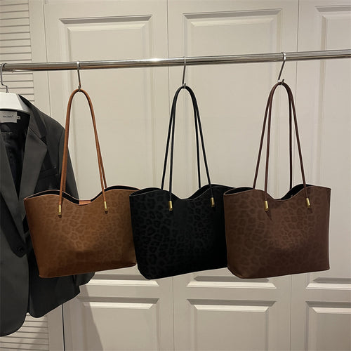 Damen Shopper-Tasche mit stilvollem Leopardenmuster und eleganten Verzierungen Nord Taschen