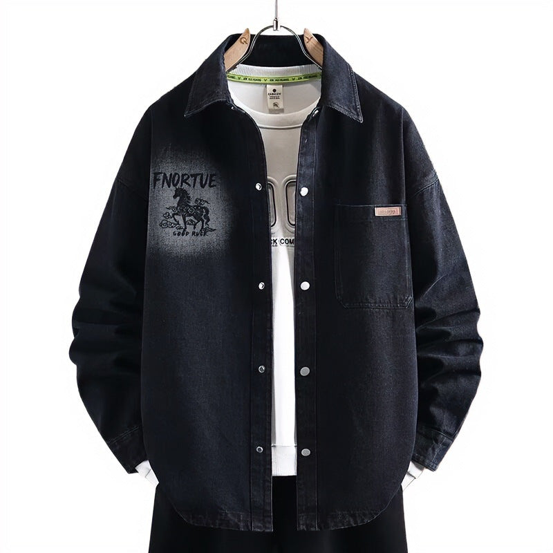 Herren Locker geschnittene Denim-Hemdenjacke mit künstlerischem Rückenprint und Overshirt-Schnitt Nord Taschen