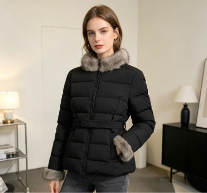 Damen nan kurze taillierte Wintersteppjacke mit abnehmbarem Webpelzkragen, tonalen Taillenriegeln und verdecktem zweiwege-reißverschluss Nord Taschen