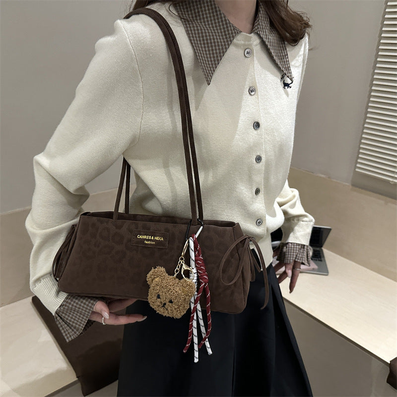 Damen elegante Clutch-Tasche mit verspieltem Anhänger Nord Taschen