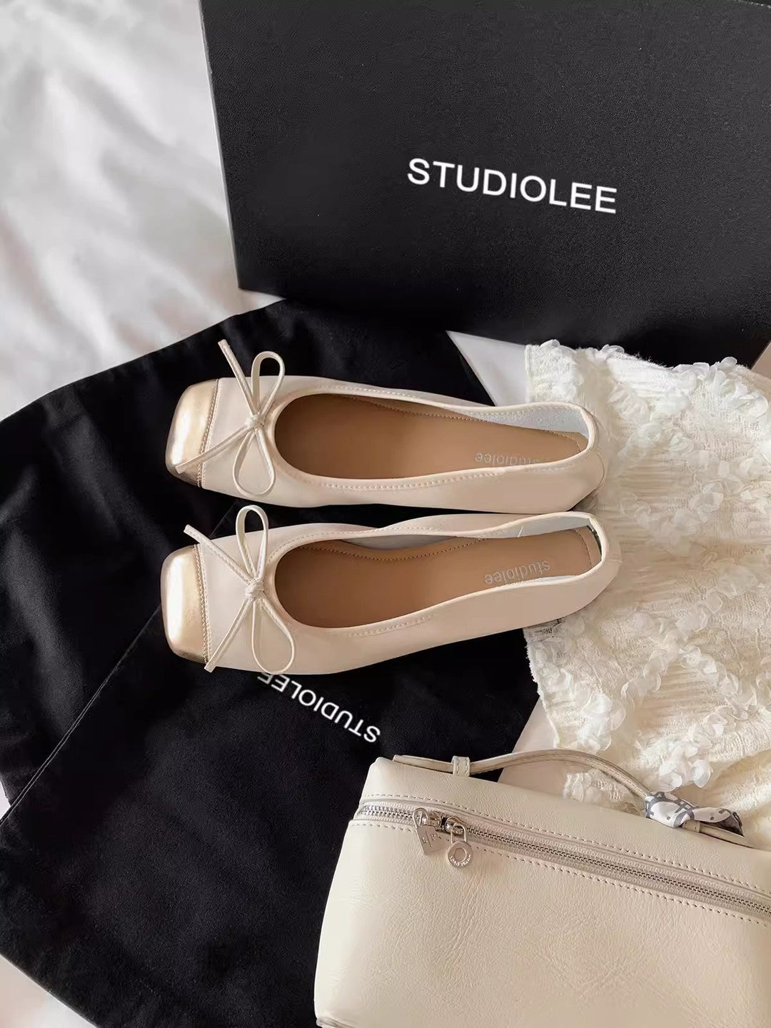 Damen elegante Ballerinas mit Schleifendetail und glänzender Schuhspitze