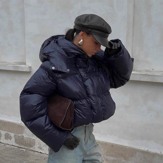 Damen Kurz geschnittene glänzende Oversize-Steppjacke mit hohem Kragen Nord Taschen