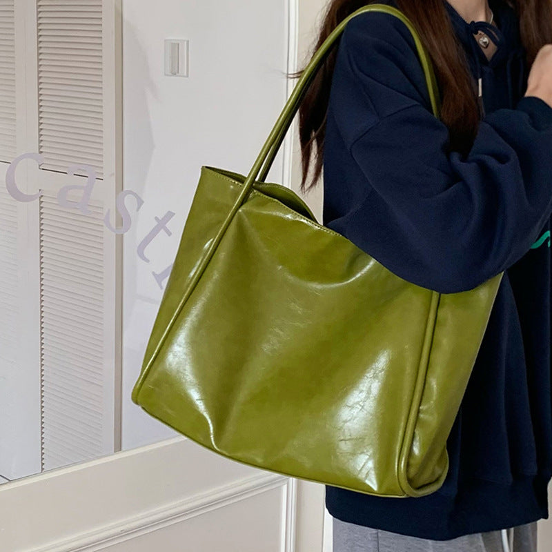Damen Hobo-Tasche mit elegantem Faltendesign und weich geschmeidiger Oberfläche Nord Taschen