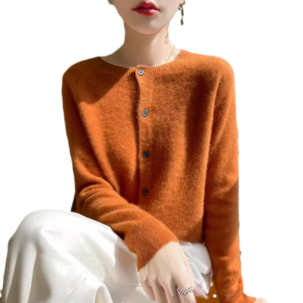 Damen Kurzgeschnittener Feinstrick-Cardigan mit Rundhalsausschnitt und schimmernder Knopfleiste Nord Taschen