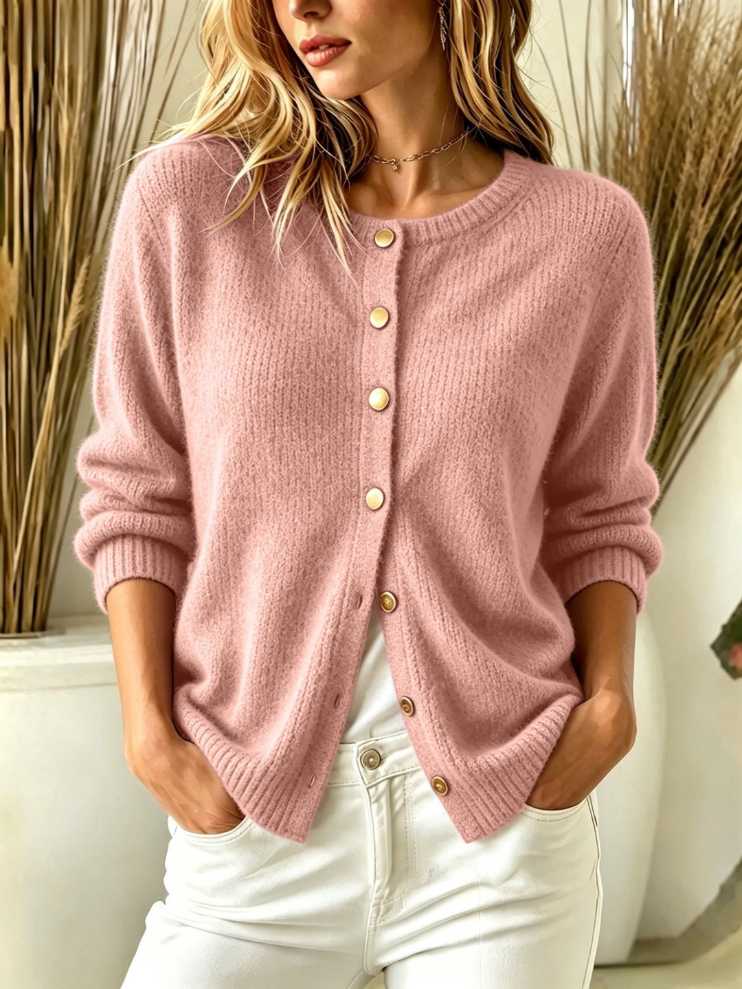 Damen Kuscheliger Strickcardigan mit Rundhalsausschnitt und goldenen Zierknöpfen Nord Taschen