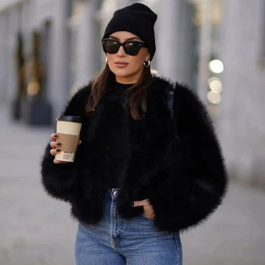 Damen Kurzjacke aus luxuriösem Hochflor‑Faux‑Fur mit kastiger Silhouette und voluminösen Ärmeln Nord Taschen