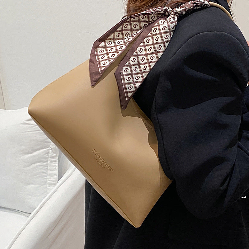 Damen modische Handtasche mit elegantem Halstuch Nord Taschen